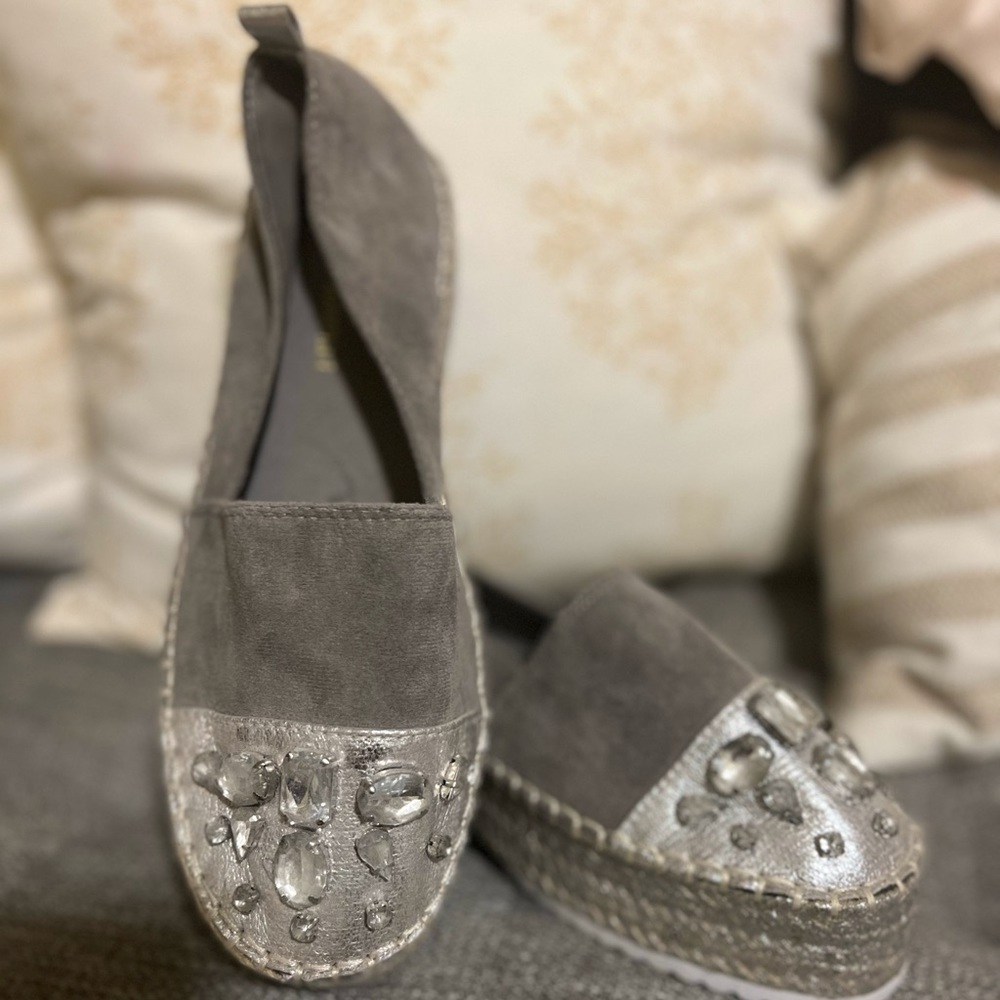 New Women’s wedge shoe